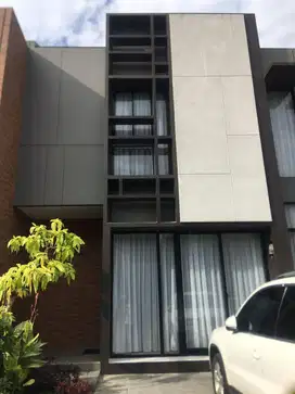 Rumah Semi Furnish 2LT di Suvarna Sutera Flavio Tangerang 1K8000TA