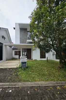 WTS / Dijual Rumah Siap Huni 2 Lantai di Foresta Cluster Giardina BSD