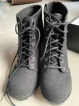 Sepatu HnM wanita