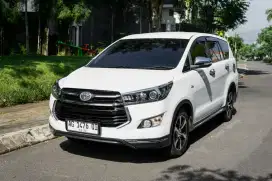 Innova Reborn Venturer Bensin Matic 2017. Reborn. Venturer. 2.0. AT.