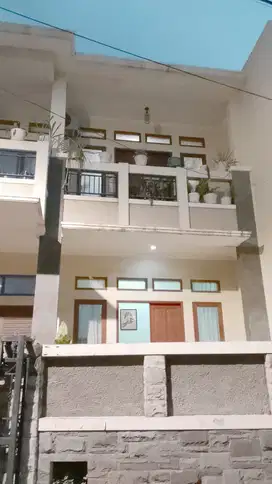 Rumah 2 Lantai Jl Pulo Indah Cipondoh Tangerang