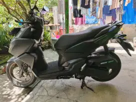 Di jual cepat motor Honda Vario 160 ss lengkap STNK BPKB ada