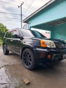 Dijual xtrail 2,5 cc 2004