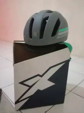 Helm sepeda untuk harian