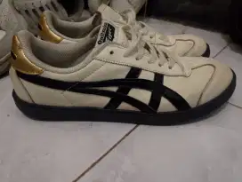 SEPATU ONITSUKA TIGER