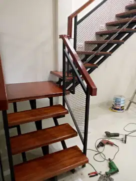 Jasa las  pembuatan pintu pagar. kanopi.tangga.teralis.foldinggate