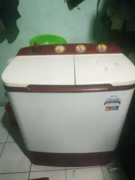Mesin cuci 2 tabung Sanken 8 kg