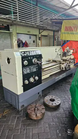 Mesin bubut CJ6266YC x 2000 mm  BEKAS BAGUS