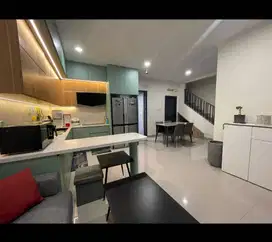 Dijual Rumah 3 lt Furnished Siap huni di Leonora GS