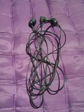 Jual aja daripada gak Kepake headset Sennheiser tipe ie 4
