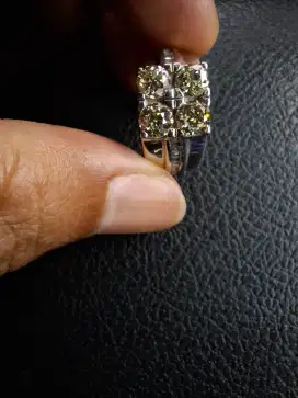 Cincin emas berlian