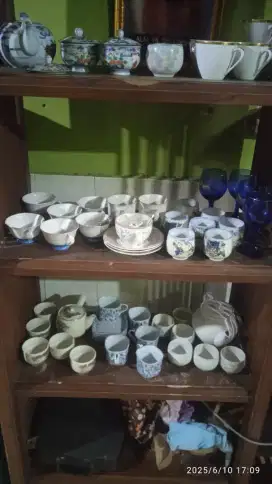 Cangkir dan tea set