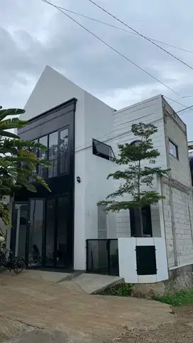 Rumah 2 Lantai Murah Kolam Renang Pribadi