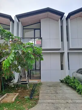 Rumah standar dan belum pernah ditinggalin,diPerum Cendana Parc North