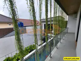Di Jual Rumah Mewah 3 Lantai dengan Konsep Modern