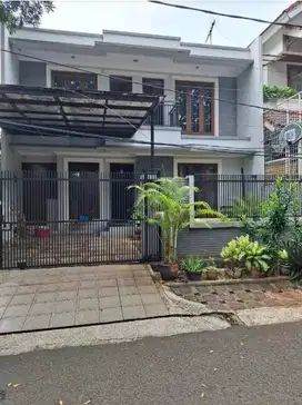 Rumah 2 Lantai Bagus Asri di Pinang Perak Pondok Indah Jakarta Sel