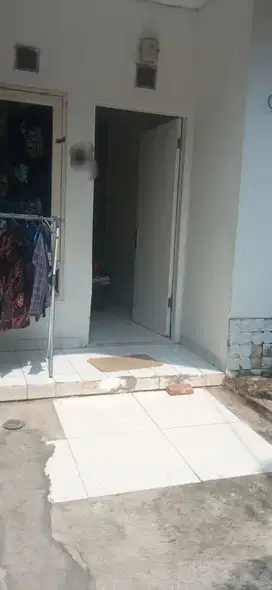 Dijual rumah di cluster Taman royal. Cipondoh. Tangerang