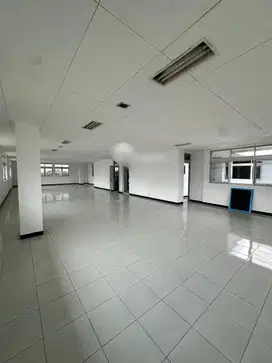 DiJual gudang gunung sahari , lb 2600m2 , lt 1319m2 . Harga 38 m nego