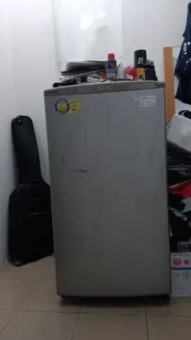Freezer aqua bekas rasa baru