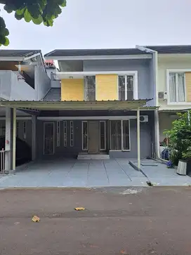 Rumah sudan renovasi, View Taman, 2,5 Lantai, di Cluster Modernland