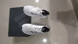 Di jual  1 pasang sepatu pria Adidas