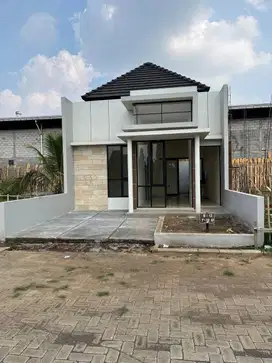 RUMAH 1 LANTAI DESAIN ELEGAN 5 MENIT DARI BANDARA ABD SALEH