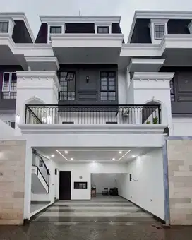 Jual Rumah baru 4 Lantai Clasick modern dlm Townhouse pejaten jaksel