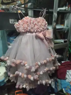 Baju gaun pesta untuk anak