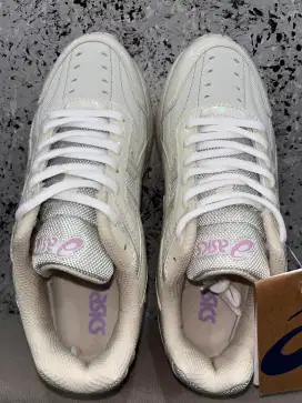 Sepatu Asics Gel