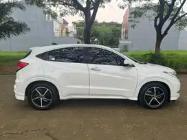 Honda Hrv prestige 2016 low Km siap pakai velg facelift