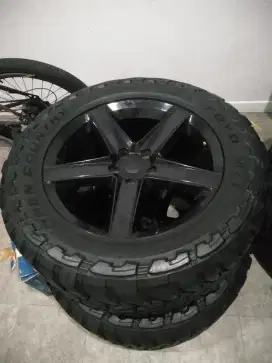 Velg bekas mobil Rubicon