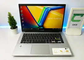 Laptop Asus VivoBook warna putih bersih second terawat