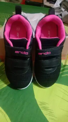 Dijual sepatu merk Ando