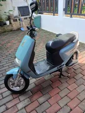 Sepeda listrik / motor listrik Uwinfly love summer baterai baru