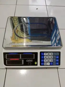 Timbangan merek QME