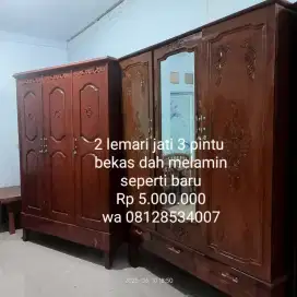 Dua (2) lemari antik kayu jati tua 3 pintu bekas dah melamin di bogor