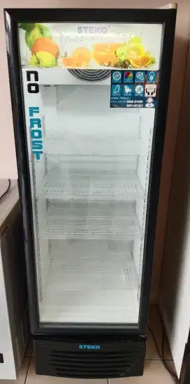 Di jual showcase 4 rak mulus siap pakai..
