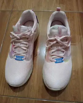 Sepatu wanita skechers ukuran 40