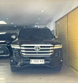 Toyota Landcruiser VXR 300 2024 July Automatic Hitam Metalik Vieta Mot