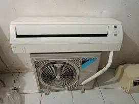 Ac daikin setengah pk