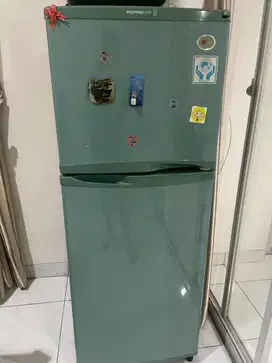 kulkas dua pintu LG express cool