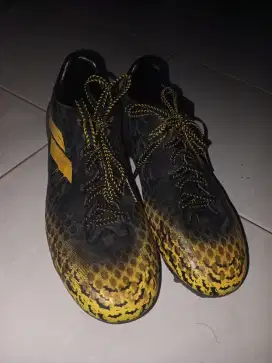 sepatu bola mills batman anak ori
