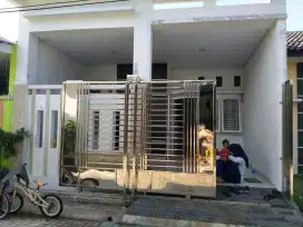 Disewakan Rumah Bersih Rapi Aman Strategis