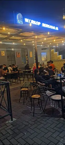 Dibutuhkan Crew Warung Kopi dan Roti Bakar