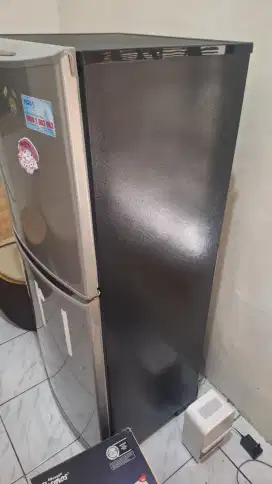 Kulkas 2 Pintu AQUA