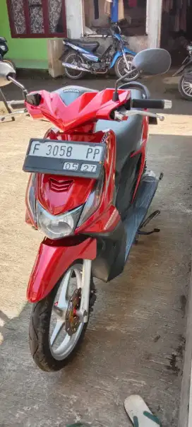 Beat 2012 merah