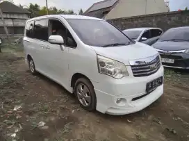 Toyota Nav1 V AT 2013