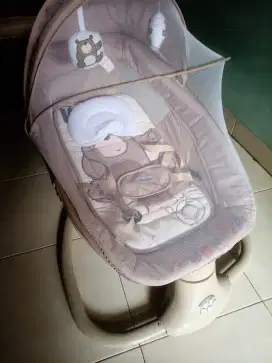 Ayunan bayi Elektrik Snuggli