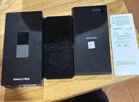 Samsung Z flip 5 / 512 Gb / garansi sein agustus 2025