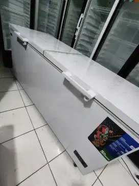 Freezer box merek RSA kapasitas 750 liter